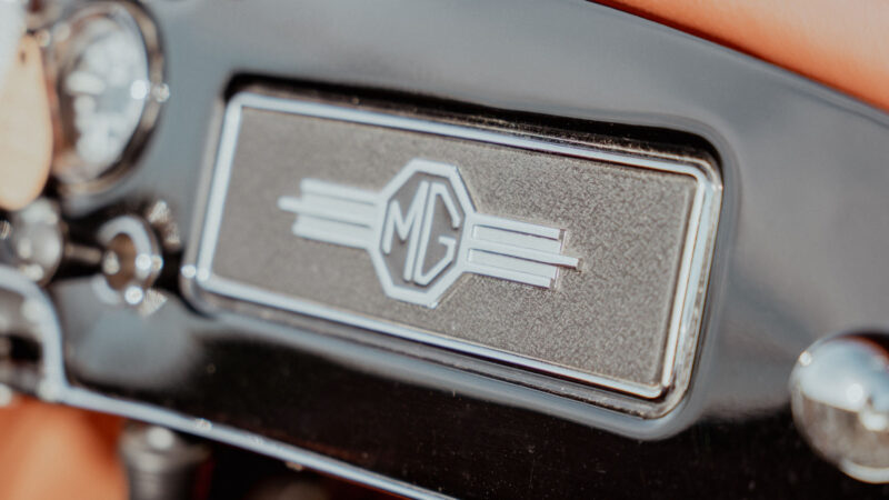 MGA ROADSTER - BLACK